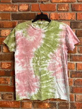 Full Tilt womens tie dye swirl tee pink/green M